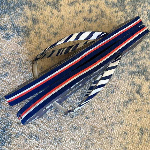 Vera Bradley | Turtles Flip Flop - Women (5-6) Blue/White - Picture 5 of 9